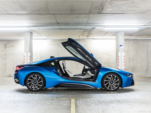 BMW i8 фото