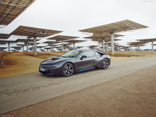 BMW i8 фото