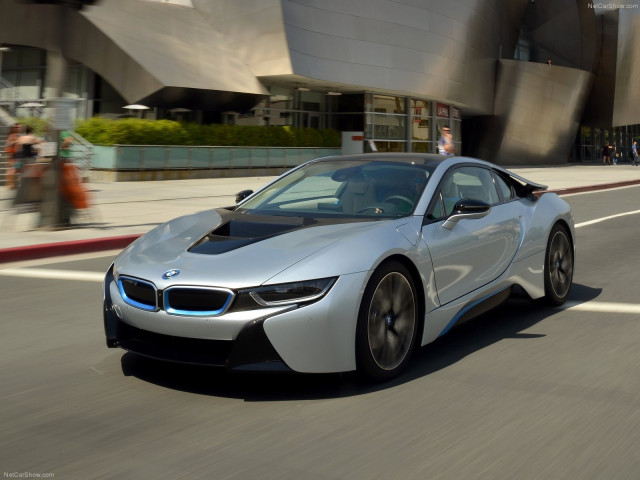 BMW i8 фото