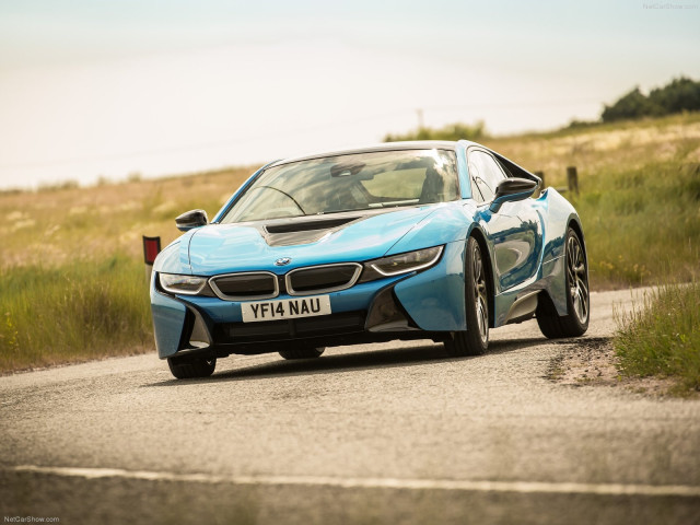 BMW i8 фото