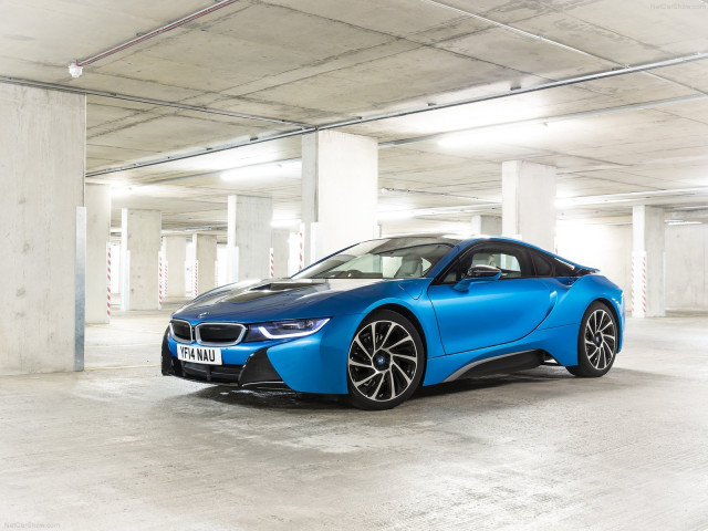 BMW i8 фото