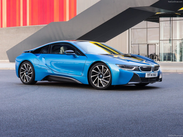 BMW i8 фото