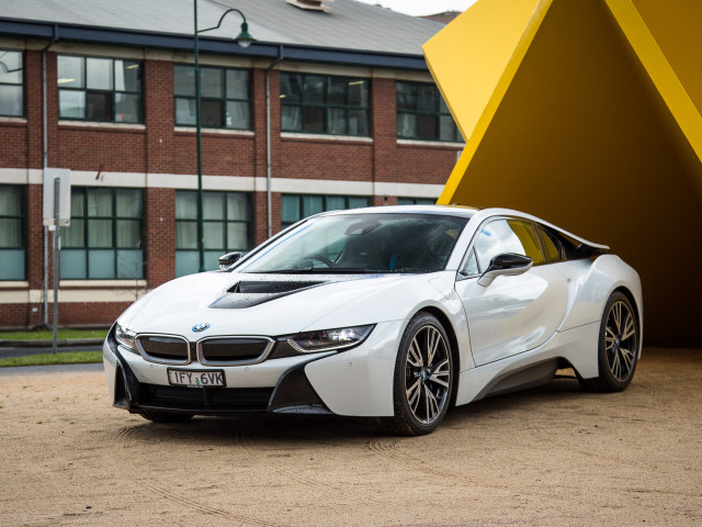 BMW i8 фото