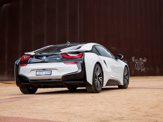 BMW i8 фото