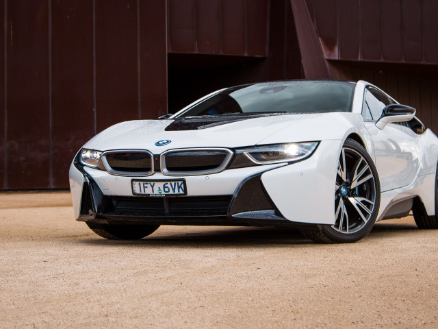 BMW i8 фото