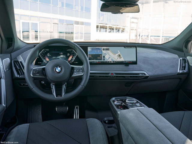 BMW iX фото