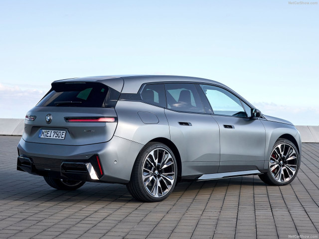 BMW iX фото