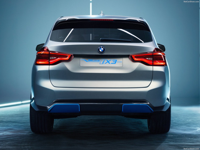 BMW iX3 фото