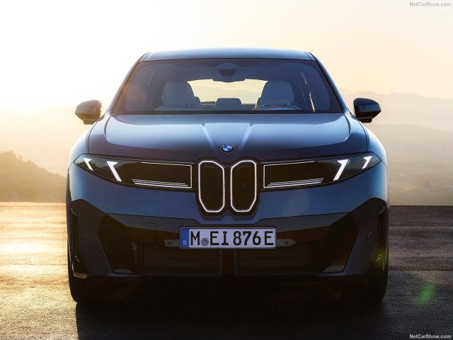 BMW iX3 фото