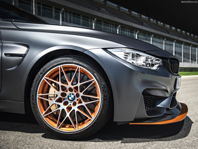 BMW M4 GTS фото