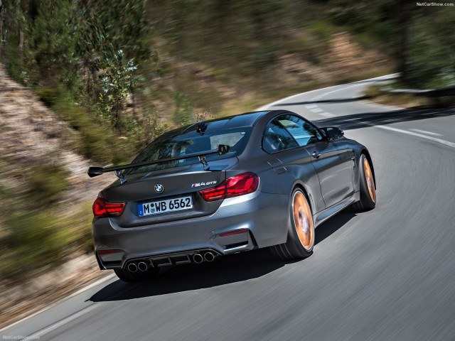 BMW M4 GTS фото