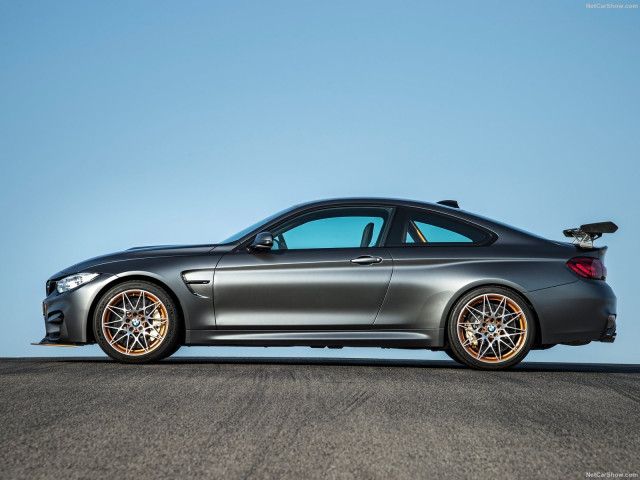 BMW M4 GTS фото