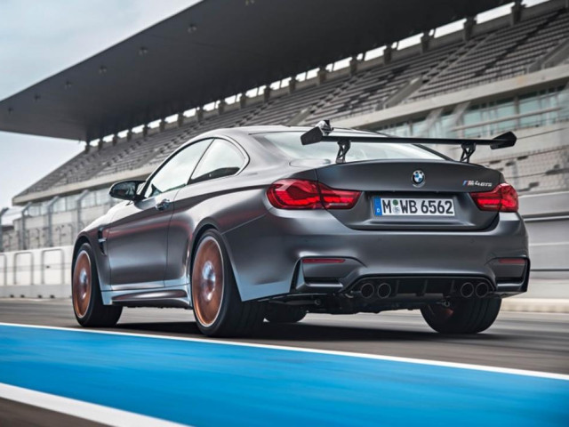 BMW M4 GTS фото