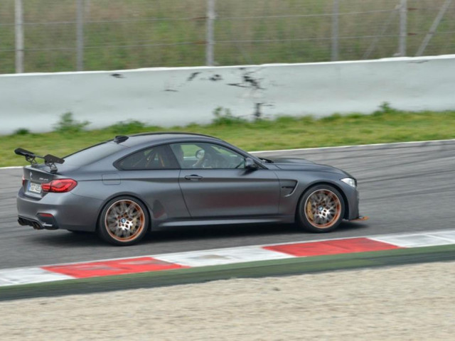 BMW M4 GTS фото