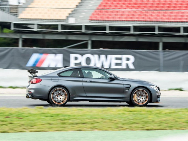 BMW M4 GTS фото