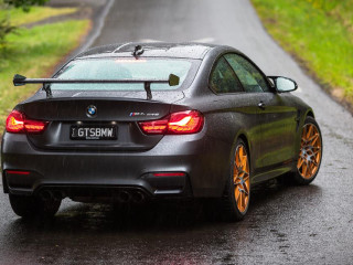 BMW M4 GTS фото