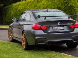 BMW M4 GTS фото