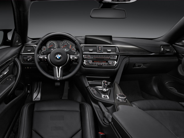 BMW M4 фото