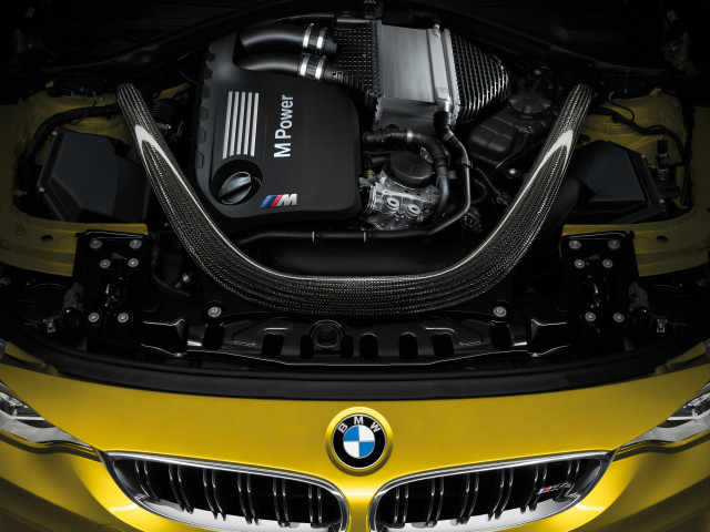 BMW M4 фото