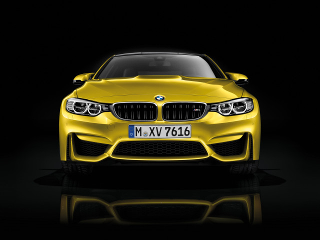 BMW M4 фото