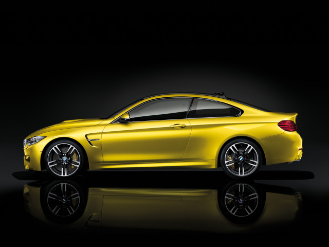 BMW M4 фото