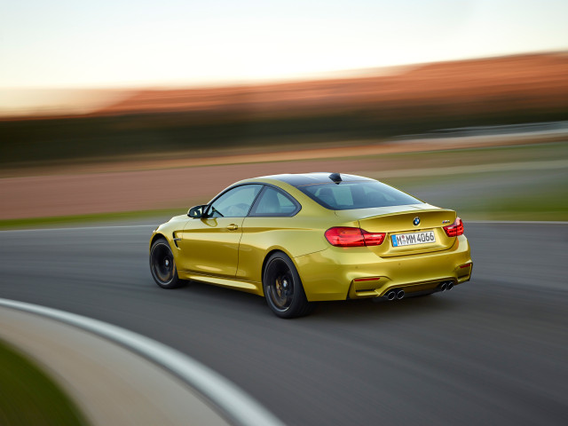 BMW M4 фото