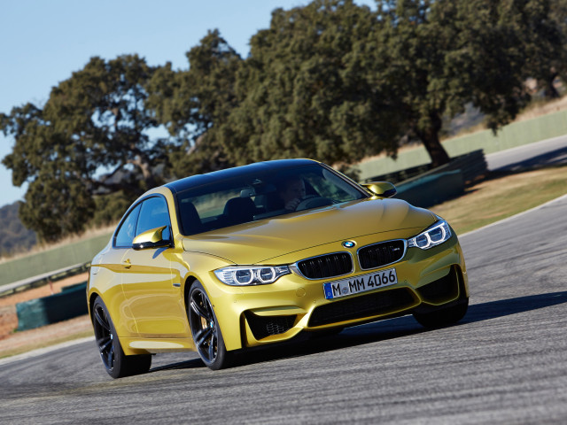 BMW M4 фото