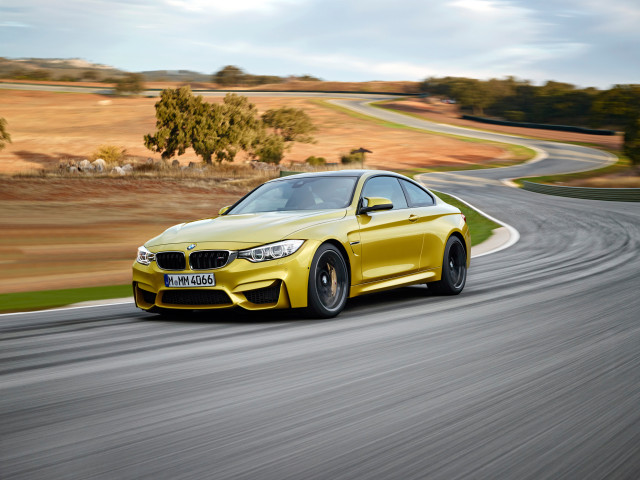 BMW M4 фото