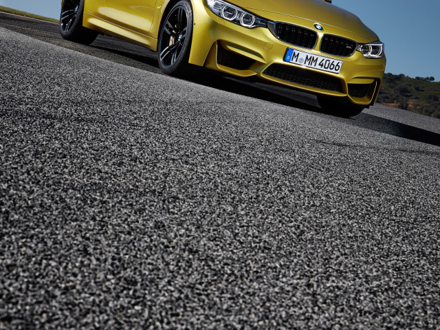 BMW M4 фото