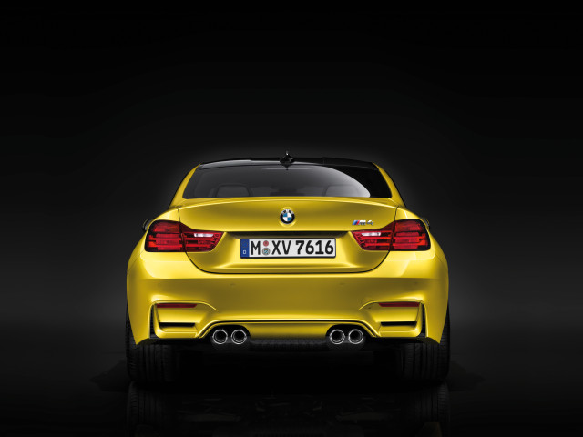 BMW M4 фото