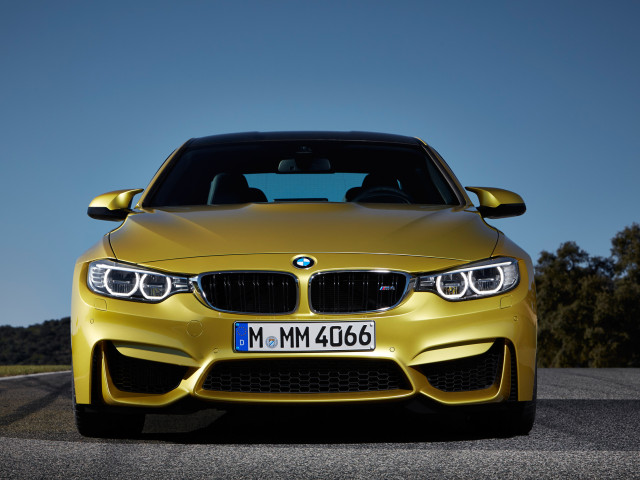 BMW M4 фото