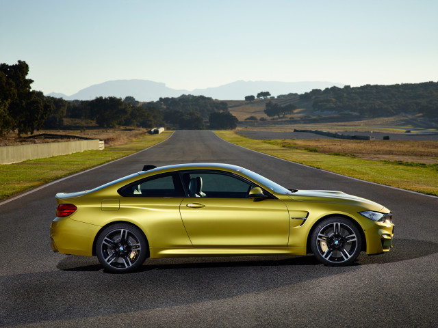 BMW M4 фото