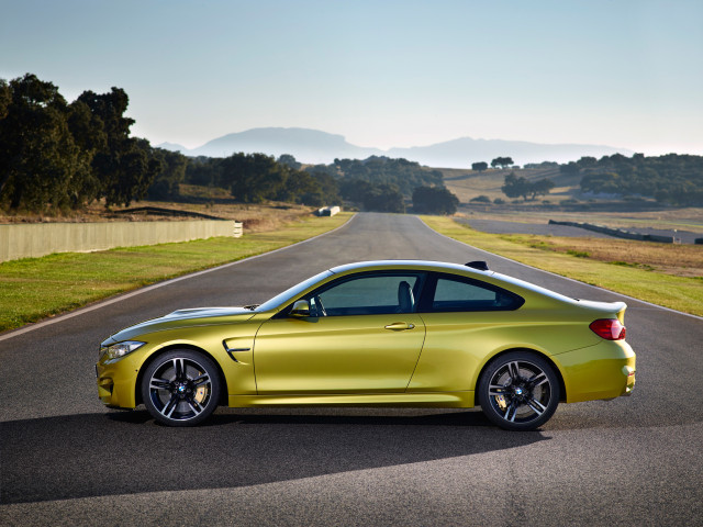 BMW M4 фото