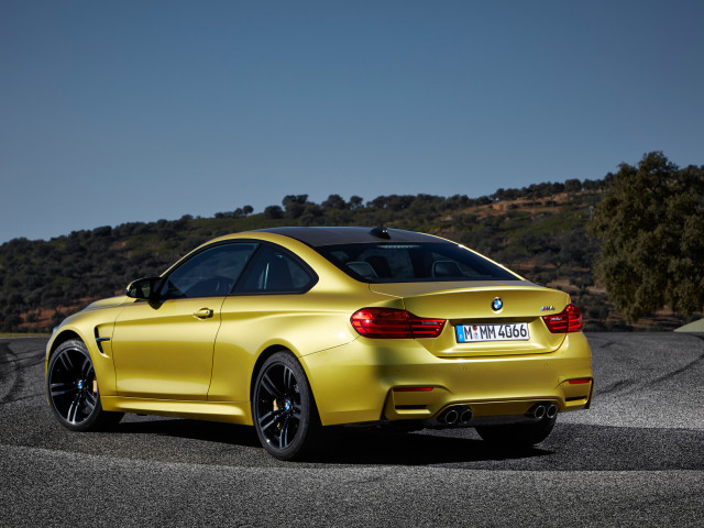 BMW M4 фото