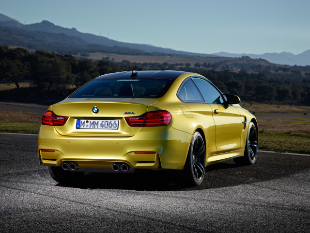 BMW M4 фото