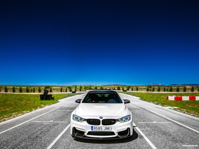 BMW M4 фото