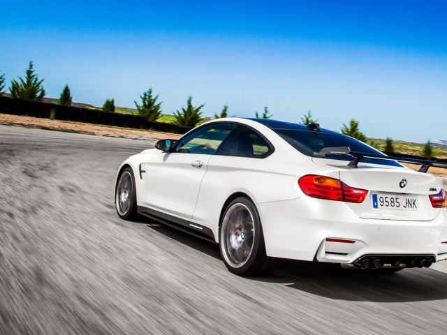 BMW M4 фото