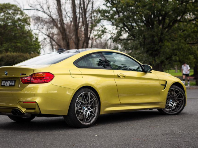 BMW M4 фото