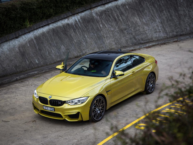 BMW M4 фото