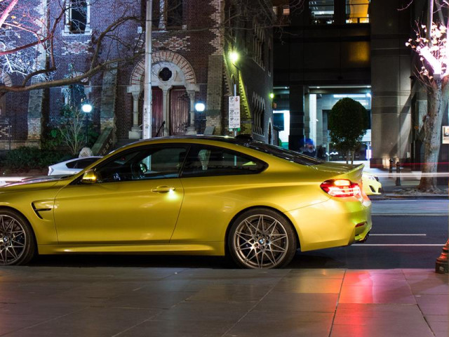 BMW M4 фото