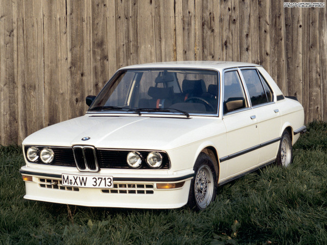 BMW M5 E12 фото