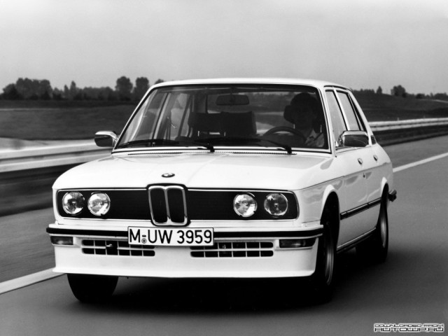 BMW M5 E12 фото