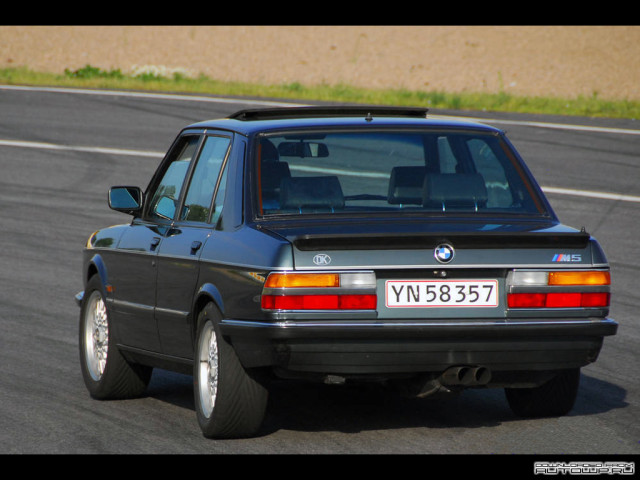 BMW M5 E28 фото