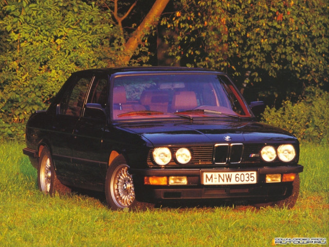 BMW M5 E28 фото