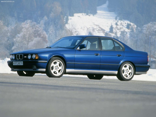 BMW M5 E34 фото