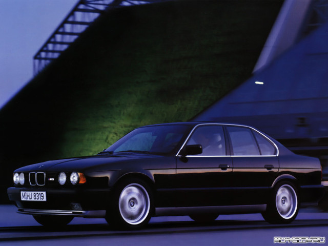 BMW M5 E34 фото