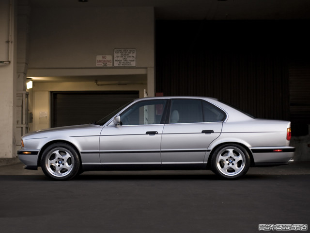 BMW M5 E34 фото