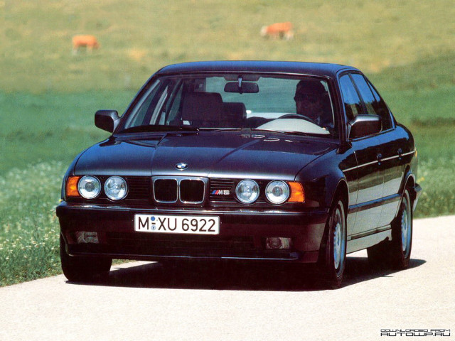 BMW M5 E34 фото