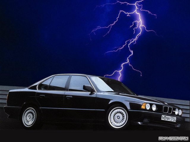 BMW M5 E34 фото