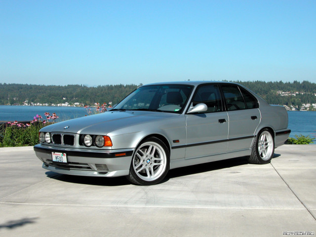 BMW M5 E34 фото